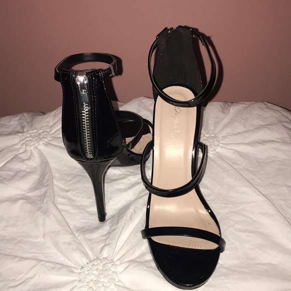 Heels - Picture 4 of 4